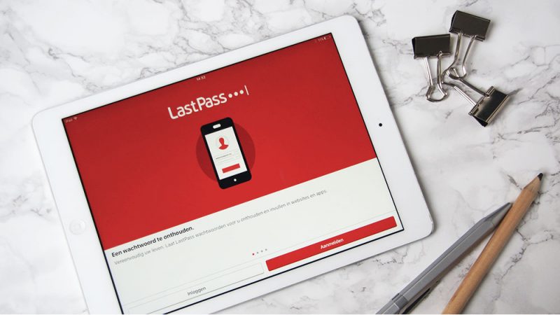 Sinds een tijd bewaar ik zo veel mogelijk van mijn wachtwoorden in de wachtwoordmanager Lastpass. Ik ga je uitleggen waarom ik dat doe, wat een wachtwoordmanager is, waarom het gebruikmaken ervan wat mij betreft een veilige optie is, en welke functies van Lastpass ik gebruik. Klik nu door naar het artikel!